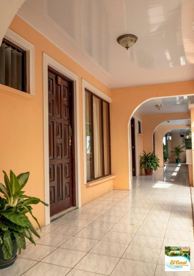 Hotel Y Cabinas El Coral Jacó Dış mekan fotoğraf