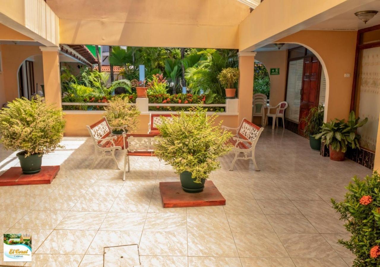 Hotel Y Cabinas El Coral Jacó Dış mekan fotoğraf